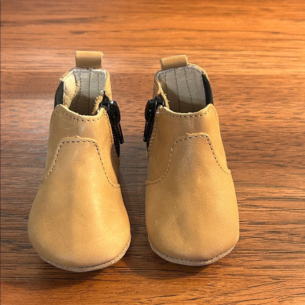 NWT size 2 Tan Little Love Bug Chelsea Boots - Picture 4 of 6